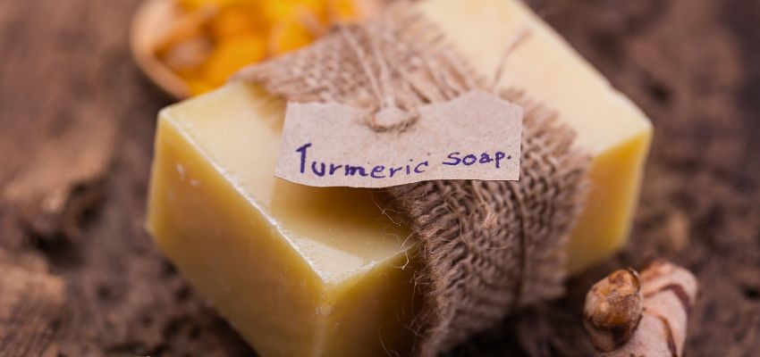 turmeric soap with kojic acid (1) The soap made with turmeric and kojic acid has unique packaging.