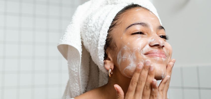 can turmeric cause acne (3) The woman uses turmeric bar soap to cleanse her face.